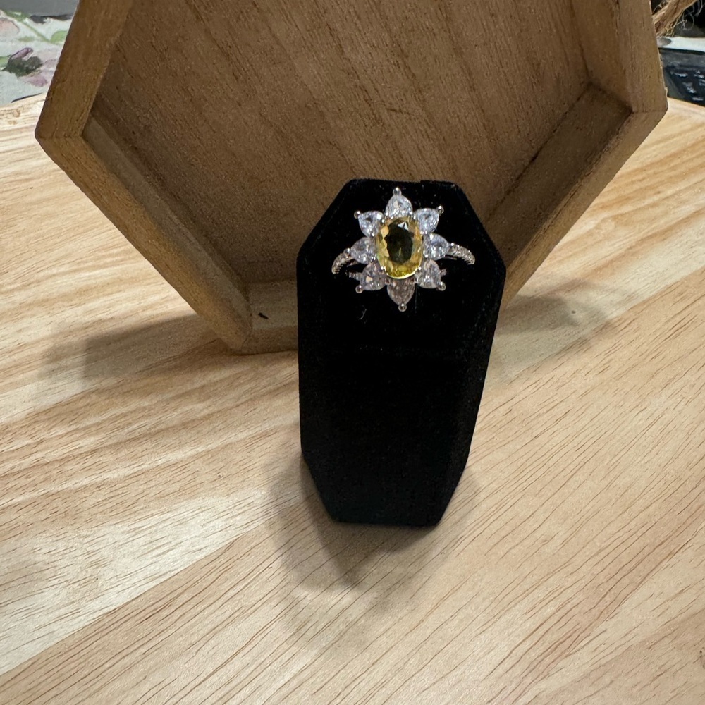 SIZE 10 WEDDING RING - Picture 12 of 13